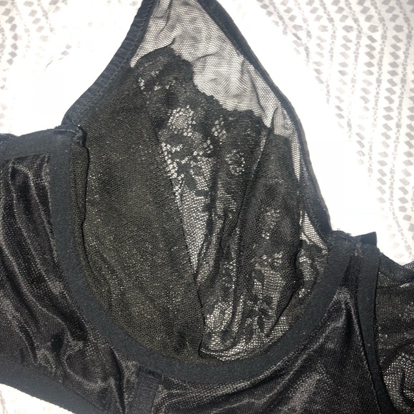 Black lace Victoria secret bra - Picture 4 of 7